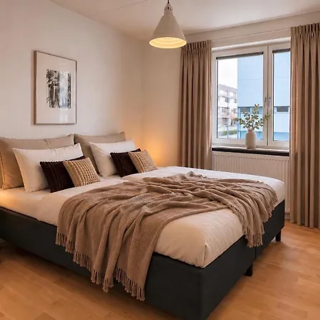 Beds For 4 Two-room Apt- Free Parking In The Center *